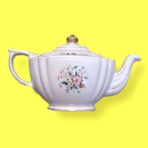 England Sadler Vintage Light Pink and Gold Trim Floral Tea Kettle Style 2060